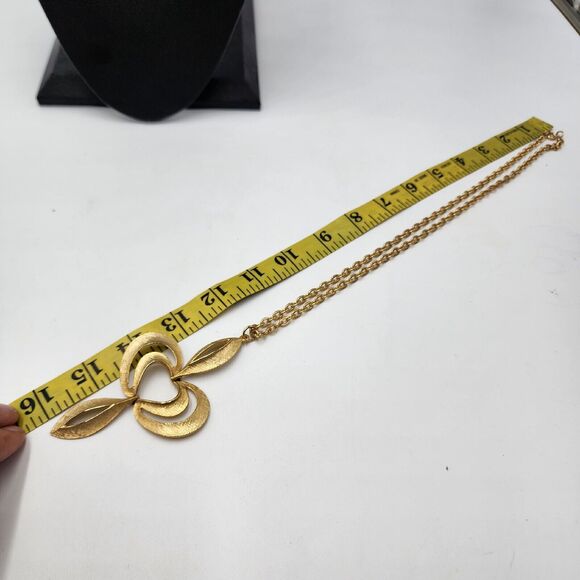 Vintage Designer Style 1970s Matte Gold Tone Large Abstract Pendant Necklace 24" - Picture 5 of 5